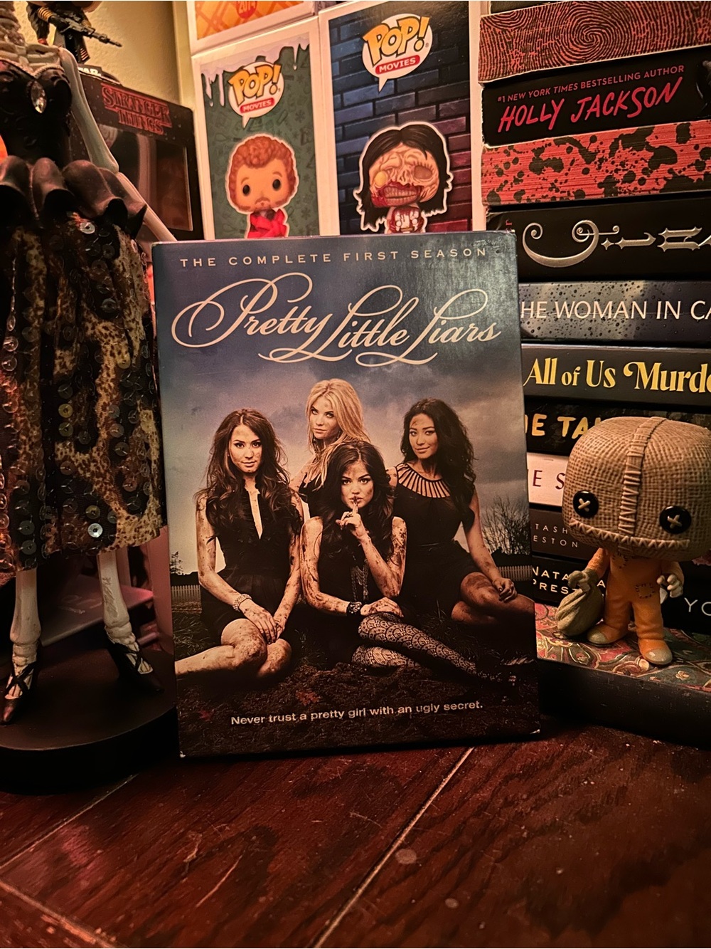 Pretty Little Liars- The Complete First Season 🖤